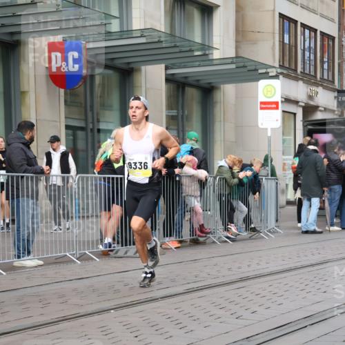 05.10.2025 - 20. swb-Marathon Bremen Strokosch-Dieckow http://msf.ph/oto/9229084 05.10.2025 10:35:13 Ziel 9336, 9340, 9596, 9697, 10538, 11341, 9336, 9340, 9596, 9697, 10538, 11341 meine-sportfotos.de