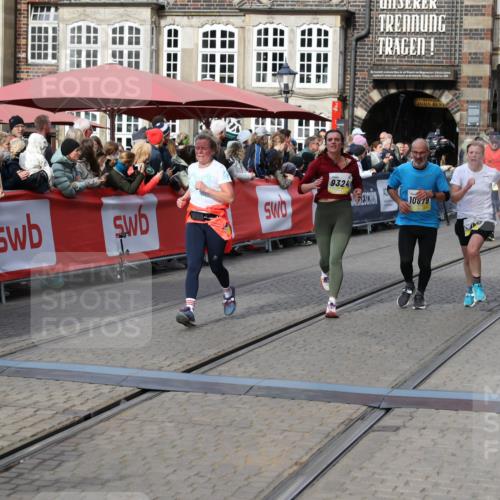 05.10.2025 - 20. swb-Marathon Bremen Yannick Fuchs http://msf.ph/oto/9229096 05.10.2025 11:02:08 Ziel 9324, 9365, 9536, 10558, 10837, 10855, 10879, 10887, 10944, 11415 meine-sportfotos.de