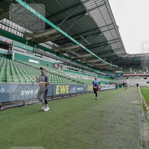 05.10.2025 - 20. swb-Marathon Bremen Michael Burmester http://msf.ph/oto/9229104 05.10.2025 12:39:00 Laufen im Stadion 193, 685, 1329, 1352, 1520, 2940, 3975, 4629, 4807, 5074, 6541, 7551, 7999, 8341, 9082, 383, 1005, 1058, 1379, 1833 meine-sportfotos.de