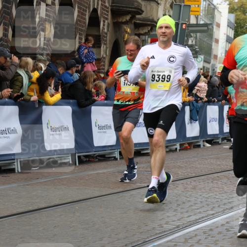05.10.2025 - 20. swb-Marathon Bremen Strokosch-Dieckow http://msf.ph/oto/9229109 05.10.2025 10:50:55 Ziel 9199, 9399, 9425, 9630, 9663, 9966, 10029, 10227, 10254, 10378, 10534, 10698, 10743, 10932, 11061, 11220, 11311, 11391 meine-sportfotos.de