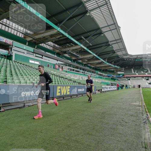 05.10.2025 - 20. swb-Marathon Bremen Michael Burmester http://msf.ph/oto/9229121 05.10.2025 12:39:06 Laufen im Stadion 193, 685, 1329, 1352, 1520, 2940, 3975, 4629, 4807, 5074, 6541, 7551, 7999, 8341, 9082, 383, 1005, 1379, 1833 meine-sportfotos.de