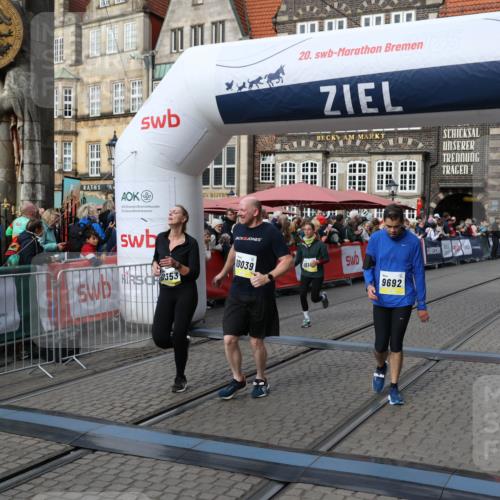 05.10.2025 - 20. swb-Marathon Bremen Yannick Fuchs http://msf.ph/oto/9229132 05.10.2025 10:59:17 Ziel 9219, 9508, 9692, 10039, 10143, 10353, 10594, 10607 meine-sportfotos.de