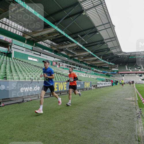 05.10.2025 - 20. swb-Marathon Bremen Michael Burmester http://msf.ph/oto/9229138 05.10.2025 12:39:29 Laufen im Stadion 193, 236, 685, 826, 1198, 1329, 1345, 1352, 1626, 1925, 2940, 4030, 4629, 4807, 5074, 5240, 6541, 7551, 7999, 8341, 8849, 9082, 1520, 3975 meine-sportfotos.de
