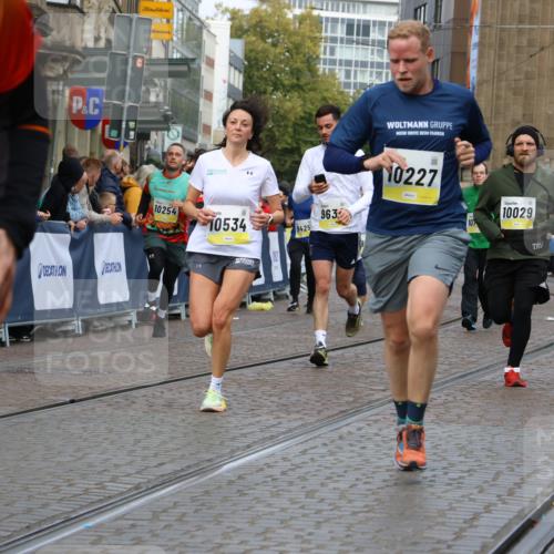 05.10.2025 - 20. swb-Marathon Bremen Strokosch-Dieckow http://msf.ph/oto/9229141 05.10.2025 10:50:56 Ziel 9199, 9399, 9416, 9425, 9630, 9663, 9966, 10029, 10226, 10227, 10254, 10378, 10534, 10698, 10743, 10932, 11061, 11220, 11311, 11391 meine-sportfotos.de