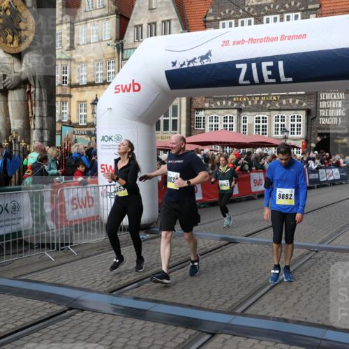 05.10.2025 - 20. swb-Marathon Bremen Yannick Fuchs http://msf.ph/oto/9229142 05.10.2025 10:59:17 Ziel 9219, 9508, 9692, 10039, 10143, 10353, 10594, 10607 meine-sportfotos.de