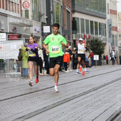 05.10.2025 - 20. swb-Marathon Bremen Strokosch-Dieckow http://msf.ph/oto/9229146 05.10.2025 10:35:20 Ziel 9596, 9697, 10538, 11341, 9596, 9697, 10538, 11341 meine-sportfotos.de