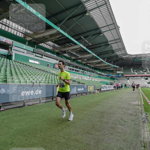 05.10.2025 - 20. swb-Marathon Bremen Michael Burmester http://msf.ph/oto/9229147 05.10.2025 12:39:34 Laufen im Stadion 236, 685, 826, 1198, 1329, 1345, 1352, 1626, 1925, 2940, 4030, 4629, 4807, 5074, 5240, 6541, 7551, 7999, 8341, 8849, 9082, 193, 1520, 3975 meine-sportfotos.de