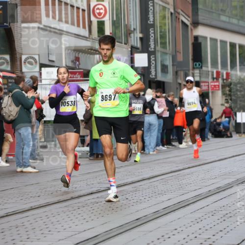 05.10.2025 - 20. swb-Marathon Bremen Strokosch-Dieckow http://msf.ph/oto/9229154 05.10.2025 10:35:21 Ziel 9596, 9697, 10372, 10538, 11341, 9596, 9697, 10372, 10538, 11341 meine-sportfotos.de