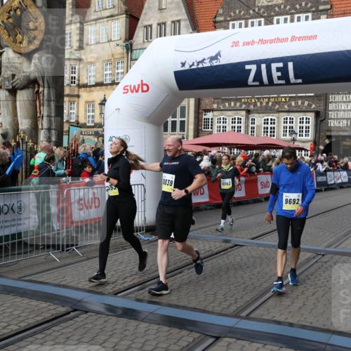 05.10.2025 - 20. swb-Marathon Bremen Yannick Fuchs http://msf.ph/oto/9229158 05.10.2025 10:59:17 Ziel 9219, 9508, 9692, 10039, 10143, 10353, 10594, 10607 meine-sportfotos.de
