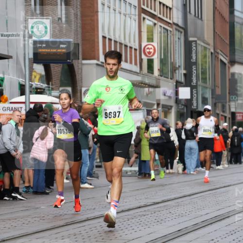 05.10.2025 - 20. swb-Marathon Bremen Strokosch-Dieckow http://msf.ph/oto/9229159 05.10.2025 10:35:22 Ziel 9596, 9697, 10372, 10538, 11341, 9596, 9697, 10372, 10538, 11341 meine-sportfotos.de