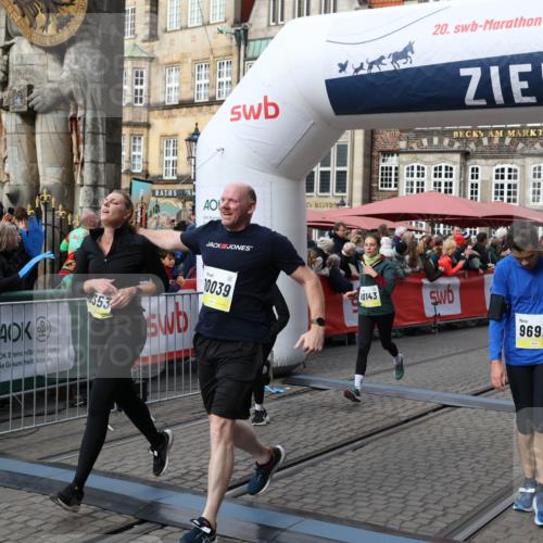 05.10.2025 - 20. swb-Marathon Bremen Yannick Fuchs http://msf.ph/oto/9229164 05.10.2025 10:59:18 Ziel 9219, 9508, 9692, 10039, 10143, 10353, 10594 meine-sportfotos.de