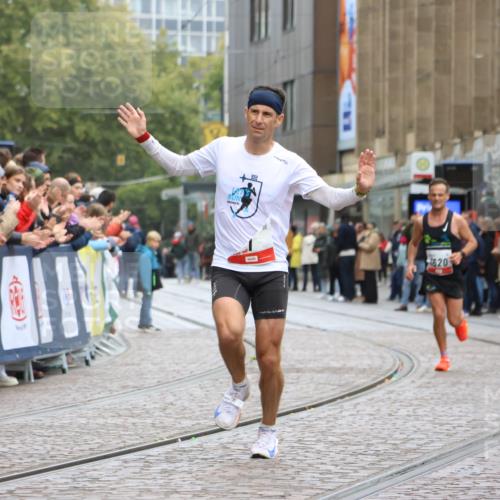 05.10.2025 - 20. swb-Marathon Bremen Strokosch-Dieckow http://msf.ph/oto/9229167 05.10.2025 12:27:45 Ziel 1, 1620 meine-sportfotos.de