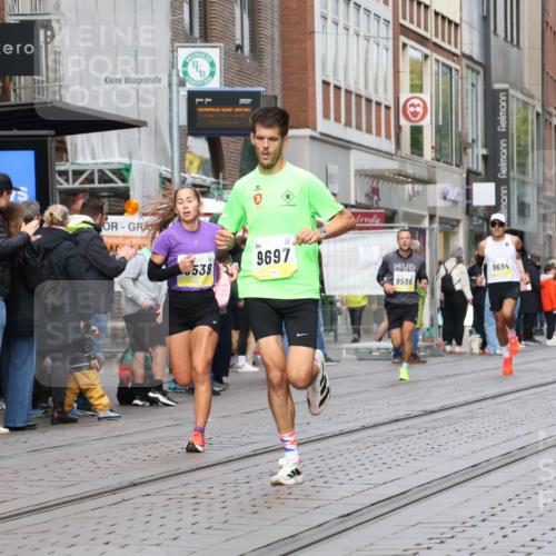 05.10.2025 - 20. swb-Marathon Bremen Strokosch-Dieckow http://msf.ph/oto/9229169 05.10.2025 10:35:22 Ziel 9596, 9697, 10372, 10538, 11341, 9596, 9697, 10372, 10538, 11341 meine-sportfotos.de