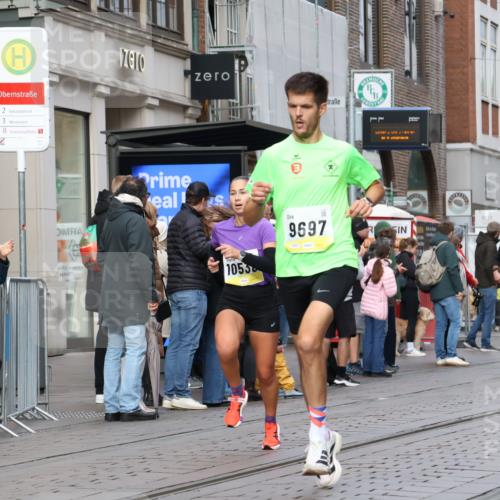 05.10.2025 - 20. swb-Marathon Bremen Strokosch-Dieckow http://msf.ph/oto/9229175 05.10.2025 10:35:23 Ziel 9596, 9697, 10372, 10538, 9596, 9697, 10372, 10538 meine-sportfotos.de