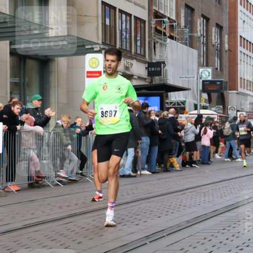 05.10.2025 - 20. swb-Marathon Bremen Strokosch-Dieckow http://msf.ph/oto/9229182 05.10.2025 10:35:24 Ziel 9596, 9697, 10372, 10538, 9596, 9697, 10372, 10538 meine-sportfotos.de