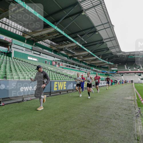 05.10.2025 - 20. swb-Marathon Bremen Michael Burmester http://msf.ph/oto/9229186 05.10.2025 12:39:53 Laufen im Stadion 133, 236, 241, 826, 1198, 1345, 1392, 1615, 1626, 1812, 1925, 2130, 4030, 4629, 5240, 5595, 6075, 6444, 7213, 7551, 7883, 8849, 685, 1329, 1352, 2940, 4807, 5074, 6541, 7999, 8341, 9082 meine-sportfotos.de