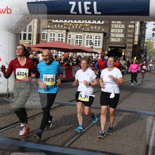 05.10.2025 - 20. swb-Marathon Bremen Yannick Fuchs http://msf.ph/oto/9229195 05.10.2025 11:02:10 Ziel 9324, 9426, 9536, 9686, 10301, 10837, 10855, 10879, 10887, 10944, 11415, 11459 meine-sportfotos.de