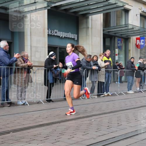05.10.2025 - 20. swb-Marathon Bremen Strokosch-Dieckow http://msf.ph/oto/9229196 05.10.2025 10:35:26 Ziel 9596, 9697, 10372, 10538, 9596, 9697, 10372, 10538 meine-sportfotos.de