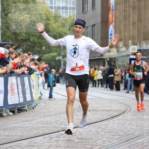 05.10.2025 - 20. swb-Marathon Bremen Strokosch-Dieckow http://msf.ph/oto/9229201 05.10.2025 12:27:45 Ziel 1, 1620 meine-sportfotos.de