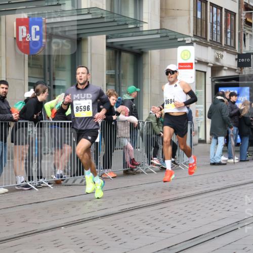 05.10.2025 - 20. swb-Marathon Bremen Strokosch-Dieckow http://msf.ph/oto/9229205 05.10.2025 10:35:28 Ziel 9596, 9697, 10372, 10538, 9596, 9697, 10372, 10538 meine-sportfotos.de
