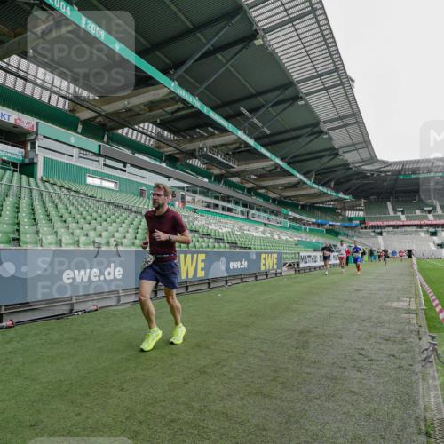 05.10.2025 - 20. swb-Marathon Bremen Michael Burmester http://msf.ph/oto/9229207 05.10.2025 12:39:56 Laufen im Stadion 133, 236, 241, 826, 1198, 1345, 1392, 1615, 1626, 1812, 1925, 2118, 2130, 4030, 4629, 5240, 5595, 6075, 6444, 7213, 7274, 7551, 7883, 8849, 685, 1329, 1352, 2940, 4629, 4807, 6541, 7999, 8341, 9082 meine-sportfotos.de