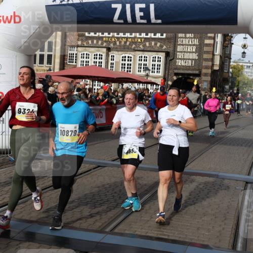 05.10.2025 - 20. swb-Marathon Bremen Yannick Fuchs http://msf.ph/oto/9229208 05.10.2025 11:02:10 Ziel 9324, 9426, 9536, 9686, 10301, 10837, 10855, 10879, 10887, 10944, 11415, 11459 meine-sportfotos.de