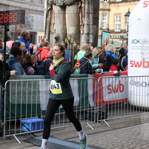 05.10.2025 - 20. swb-Marathon Bremen Yannick Fuchs http://msf.ph/oto/9229209 05.10.2025 10:59:19 Ziel 9219, 9508, 9692, 10039, 10143, 10274, 10353, 10594 meine-sportfotos.de