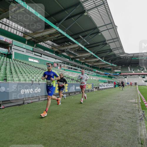 05.10.2025 - 20. swb-Marathon Bremen Michael Burmester http://msf.ph/oto/9229212 05.10.2025 12:40:00 Laufen im Stadion 133, 236, 241, 826, 1198, 1345, 1392, 1615, 1626, 1812, 1925, 2118, 2130, 4030, 5240, 5595, 6075, 6444, 7213, 7274, 7766, 7883, 8849, 1352, 4629, 4807, 7551, 7999, 9082 meine-sportfotos.de