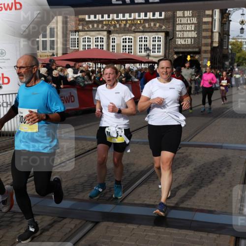 05.10.2025 - 20. swb-Marathon Bremen Yannick Fuchs http://msf.ph/oto/9229217 05.10.2025 11:02:11 Ziel 9324, 9426, 9536, 9686, 10301, 10855, 10879, 10887, 10944, 11014, 11459 meine-sportfotos.de