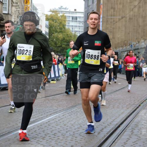 05.10.2025 - 20. swb-Marathon Bremen Strokosch-Dieckow http://msf.ph/oto/9229222 05.10.2025 10:50:59 Ziel 9199, 9256, 9287, 9416, 9425, 9630, 9663, 9894, 10029, 10206, 10226, 10227, 10254, 10378, 10534, 10669, 10698, 10743, 10932, 11061, 11279, 11391, 11573 meine-sportfotos.de