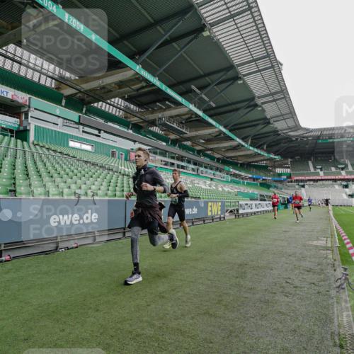 05.10.2025 - 20. swb-Marathon Bremen Michael Burmester http://msf.ph/oto/9229227 05.10.2025 12:40:05 Laufen im Stadion 133, 236, 241, 826, 1198, 1345, 1392, 1615, 1626, 1812, 1925, 2118, 2130, 4030, 5240, 5595, 6075, 6444, 7213, 7274, 7587, 7766, 7883, 8849, 4629, 4807, 7551, 9082 meine-sportfotos.de