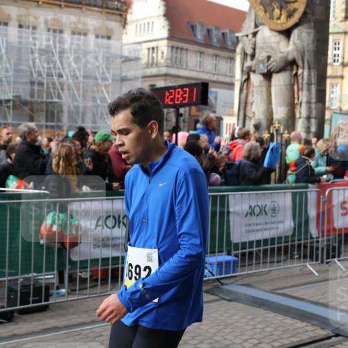 05.10.2025 - 20. swb-Marathon Bremen Yannick Fuchs http://msf.ph/oto/9229229 05.10.2025 10:59:21 Ziel 9219, 9454, 9508, 9692, 10039, 10143, 10200, 10274, 10353, 11207, 11400 meine-sportfotos.de