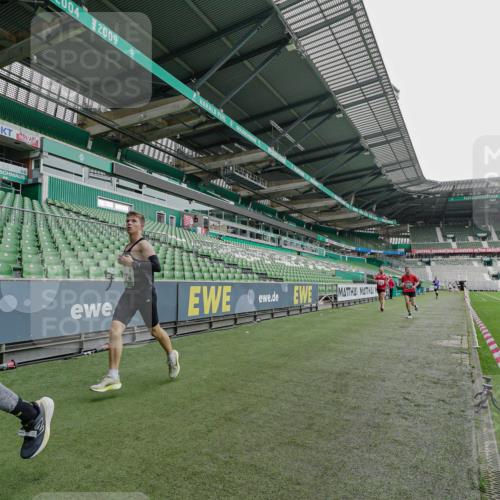 05.10.2025 - 20. swb-Marathon Bremen Michael Burmester http://msf.ph/oto/9229233 05.10.2025 12:40:06 Laufen im Stadion 133, 236, 241, 826, 1198, 1345, 1392, 1615, 1626, 1812, 1925, 2118, 2130, 4030, 5240, 5595, 6075, 6444, 7213, 7274, 7587, 7766, 7883, 8849, 4629, 4807, 7551, 9082 meine-sportfotos.de