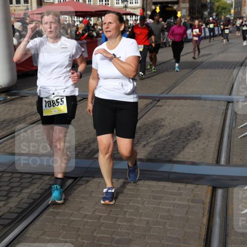 05.10.2025 - 20. swb-Marathon Bremen Yannick Fuchs http://msf.ph/oto/9229235 05.10.2025 11:02:11 Ziel 9324, 9426, 9536, 9686, 10301, 10855, 10879, 10887, 10944, 11014, 11459 meine-sportfotos.de