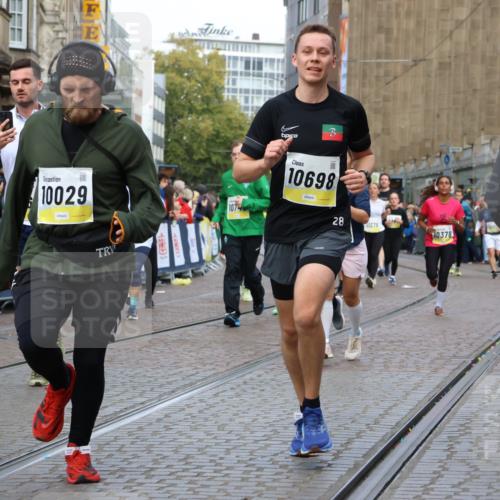 05.10.2025 - 20. swb-Marathon Bremen Strokosch-Dieckow http://msf.ph/oto/9229238 05.10.2025 10:50:59 Ziel 9199, 9256, 9287, 9416, 9425, 9630, 9663, 9894, 10029, 10206, 10226, 10227, 10254, 10378, 10534, 10669, 10698, 10743, 10932, 11061, 11279, 11391, 11573 meine-sportfotos.de