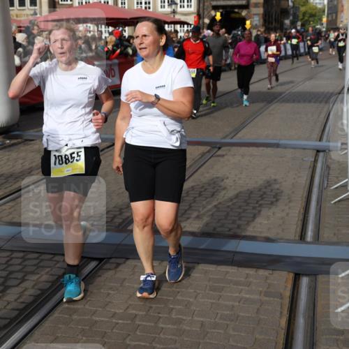 05.10.2025 - 20. swb-Marathon Bremen Yannick Fuchs http://msf.ph/oto/9229242 05.10.2025 11:02:11 Ziel 9324, 9426, 9536, 9686, 10301, 10855, 10879, 10887, 10944, 11014, 11459 meine-sportfotos.de