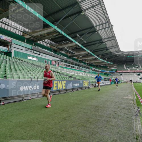 05.10.2025 - 20. swb-Marathon Bremen Michael Burmester http://msf.ph/oto/9229247 05.10.2025 12:40:11 Laufen im Stadion 46, 133, 236, 241, 826, 1198, 1345, 1392, 1615, 1626, 1812, 2036, 2118, 2130, 4030, 5240, 5595, 6075, 6444, 7213, 7274, 7587, 7766, 7883, 8849, 1925, 4629, 7551 meine-sportfotos.de