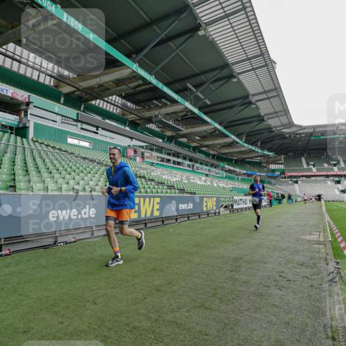 05.10.2025 - 20. swb-Marathon Bremen Michael Burmester http://msf.ph/oto/9229251 05.10.2025 12:40:13 Laufen im Stadion 46, 133, 236, 241, 826, 945, 1198, 1345, 1392, 1615, 1626, 1812, 2036, 2057, 2118, 2130, 4030, 5240, 5595, 6075, 6444, 7213, 7274, 7587, 7766, 7883, 8849, 1925, 4629, 7551 meine-sportfotos.de