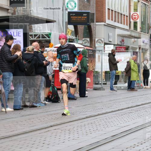 05.10.2025 - 20. swb-Marathon Bremen Strokosch-Dieckow http://msf.ph/oto/9229252 05.10.2025 10:35:43 Ziel 10372, 11188, 10372, 11188 meine-sportfotos.de