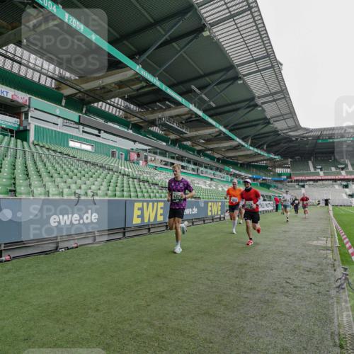 05.10.2025 - 20. swb-Marathon Bremen Michael Burmester http://msf.ph/oto/9229277 05.10.2025 12:40:38 Laufen im Stadion 45, 46, 133, 241, 623, 689, 945, 1615, 1812, 2036, 2048, 2057, 2064, 2118, 2130, 2169, 2497, 2670, 2683, 4375, 5595, 6075, 6444, 7213, 7274, 7587, 7766, 7883, 236, 826, 1198, 1345, 1392, 1626, 2130, 4030, 5240, 8849 meine-sportfotos.de