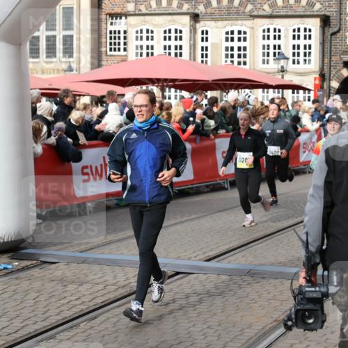 05.10.2025 - 20. swb-Marathon Bremen Yannick Fuchs http://msf.ph/oto/9229297 05.10.2025 10:59:23 Ziel 9183, 9219, 9454, 9508, 10039, 10143, 10200, 10274, 10353, 10407, 11207, 11400 meine-sportfotos.de