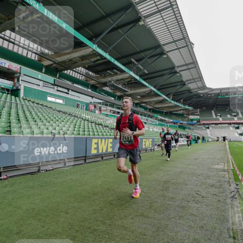 05.10.2025 - 20. swb-Marathon Bremen Michael Burmester http://msf.ph/oto/9229307 05.10.2025 12:40:43 Laufen im Stadion 45, 46, 133, 241, 623, 689, 945, 1812, 2036, 2048, 2057, 2064, 2118, 2169, 2497, 2670, 2683, 4375, 5595, 6075, 6444, 7213, 7274, 7587, 7766, 7883, 236, 1392, 1615, 1626, 2130, 8849 meine-sportfotos.de
