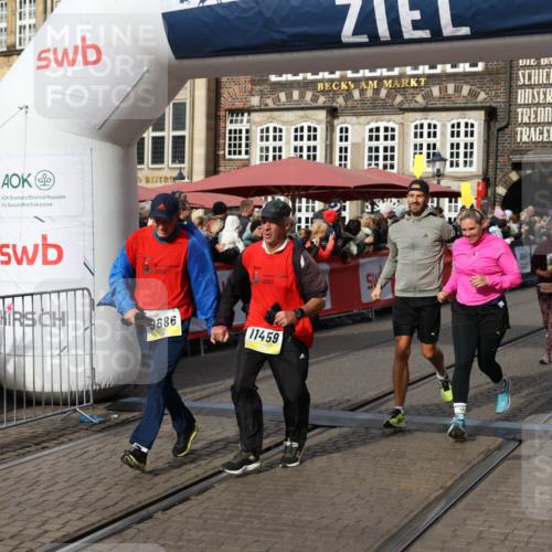 05.10.2025 - 20. swb-Marathon Bremen Yannick Fuchs http://msf.ph/oto/9229310 05.10.2025 11:02:13 Ziel 9324, 9426, 9536, 9686, 10301, 10508, 10855, 10879, 10887, 11014, 11459 meine-sportfotos.de