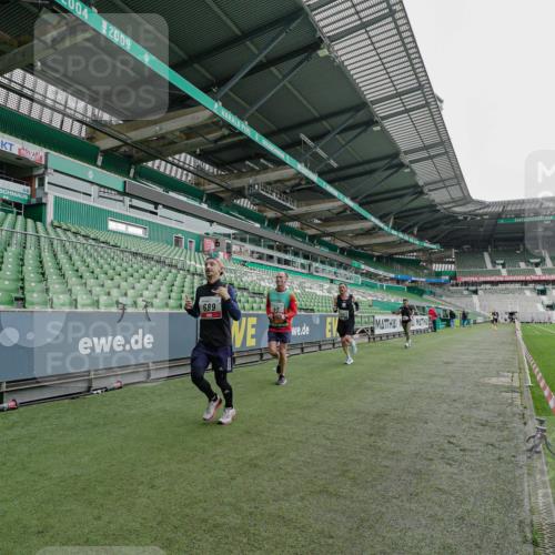 05.10.2025 - 20. swb-Marathon Bremen Michael Burmester http://msf.ph/oto/9229313 05.10.2025 12:40:45 Laufen im Stadion 37, 45, 46, 133, 241, 623, 689, 945, 1812, 2036, 2048, 2057, 2064, 2118, 2169, 2497, 2670, 2683, 2909, 4375, 5595, 6075, 6444, 7213, 7274, 7587, 7766, 7883, 236, 1392, 1615, 1626, 2130, 6444, 7213, 7883, 8849 meine-sportfotos.de