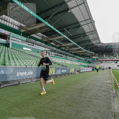 05.10.2025 - 20. swb-Marathon Bremen Michael Burmester http://msf.ph/oto/9229341 05.10.2025 12:40:56 Laufen im Stadion 37, 38, 40, 45, 46, 377, 623, 689, 945, 2036, 2048, 2057, 2064, 2118, 2169, 2284, 2497, 2670, 2683, 2909, 3707, 4375, 7274, 7587, 7766, 133, 241, 1392, 1615, 1812, 2118, 2130, 5595, 6075, 6444, 7213, 7274, 7883 meine-sportfotos.de