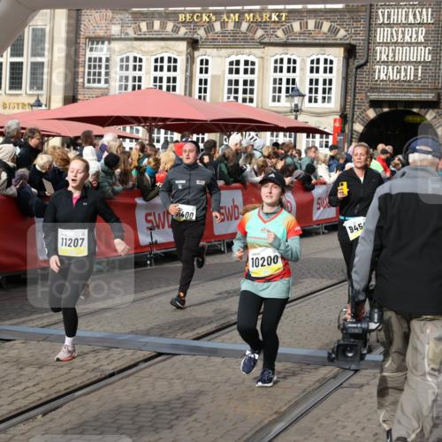 05.10.2025 - 20. swb-Marathon Bremen Yannick Fuchs http://msf.ph/oto/9229342 05.10.2025 10:59:24 Ziel 9183, 9219, 9454, 9508, 10143, 10200, 10274, 10407, 11006, 11007, 11207, 11400 meine-sportfotos.de