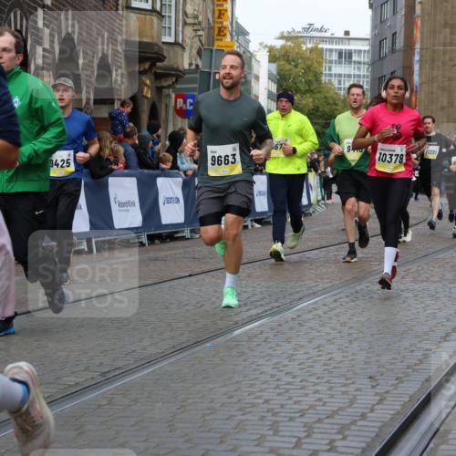 05.10.2025 - 20. swb-Marathon Bremen Strokosch-Dieckow http://msf.ph/oto/9229350 05.10.2025 10:51:02 Ziel 9199, 9256, 9287, 9416, 9425, 9630, 9663, 9894, 10206, 10226, 10254, 10378, 10669, 10743, 10932, 11061, 11279, 11391, 11573 meine-sportfotos.de