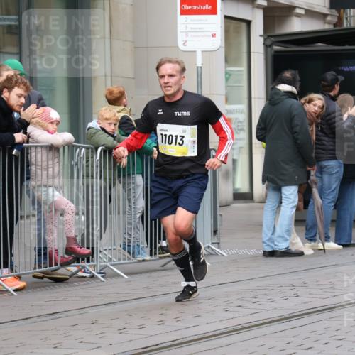 05.10.2025 - 20. swb-Marathon Bremen Strokosch-Dieckow http://msf.ph/oto/9229359 05.10.2025 10:36:08 Ziel 9527, 9829, 11013, 11185, 11687, 9527, 9829, 11013, 11185, 11687 meine-sportfotos.de