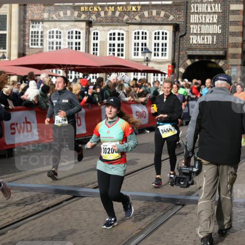 05.10.2025 - 20. swb-Marathon Bremen Yannick Fuchs http://msf.ph/oto/9229360 05.10.2025 10:59:24 Ziel 9183, 9219, 9454, 9508, 10143, 10200, 10274, 10407, 11006, 11007, 11207, 11400 meine-sportfotos.de