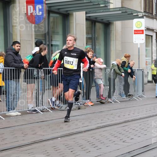 05.10.2025 - 20. swb-Marathon Bremen Strokosch-Dieckow http://msf.ph/oto/9229366 05.10.2025 10:36:09 Ziel 9527, 9829, 11013, 11185, 11687, 9527, 9829, 11013, 11185, 11687 meine-sportfotos.de